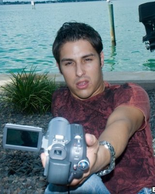 Sehen Sie ihn in einer Regie-Rolle....action!!
 #76961461