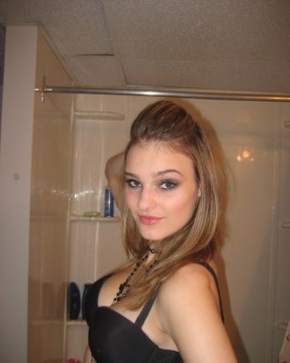 Bilderserie von Amateur Camwhoring Hotties
 #77070426