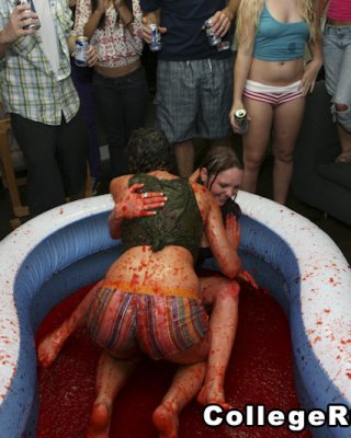 Wackelpudding-Wrestling und Ficken im Studentenwohnheim
 #79475681