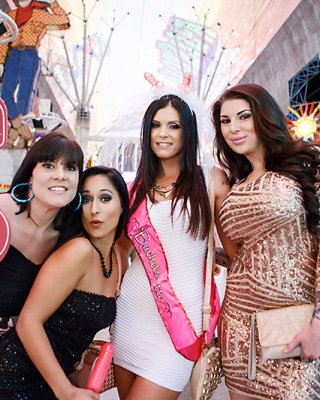 India Sommer ist mit ihrem Bachelorette in Vegas, und vor, dass sexy Schönheit ge
 #70952570