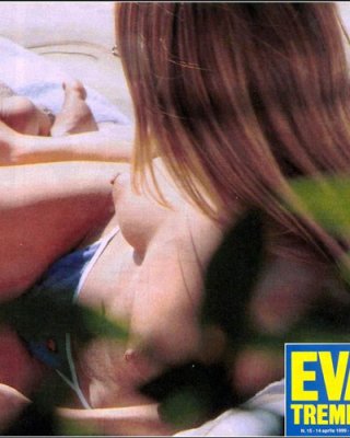 Jennifer Aniston zeigt ihre schönen großen Titten für Paparazzi am Strand
 #75415605