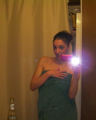 Hot babe wird nackt und zeigt ihre d cup Schönheiten in diesen heißen selbst pics
 #79352296