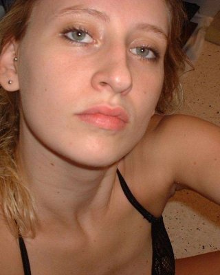 Milf pervertida mostrando su cuerpo mientras posa desnuda
 #75460825