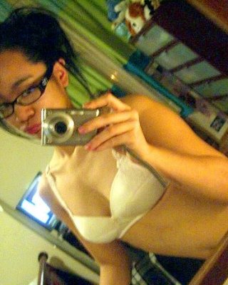 Kleine asiatische Teenie-GFs posieren für die Kamera
 #69902804