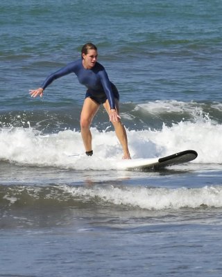 Brooke Shields Busty Showing Her Nipple Pokies While Surfing At The Beach In Cos