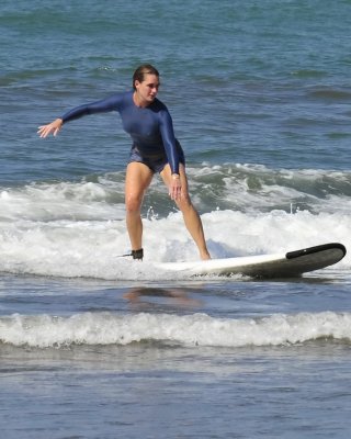 Brooke Shields Busty Showing Her Nipple Pokies While Surfing At The Beach In Cos