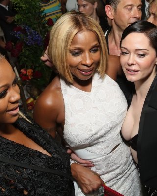 Rose McGowan flaunting her big boobs in skimpy black bra and seethru skirt #75161020