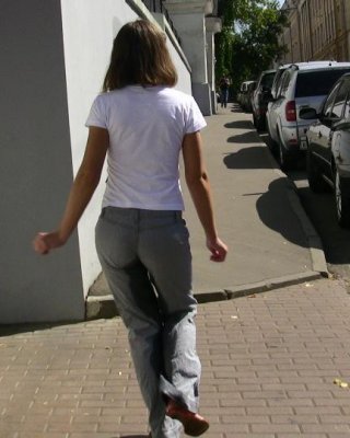 Explizite öffentliche Jeans nass gemacht und ein paar Minuten später entfernt
 #73243544