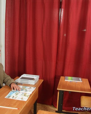 Älterer Lehrer gefickt neues Schulmädchen
 #78487102