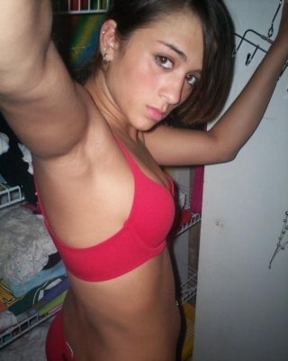 Preciosas chicas amateurs calientes y dulces posando desnudas ante la cámara
 #71542594