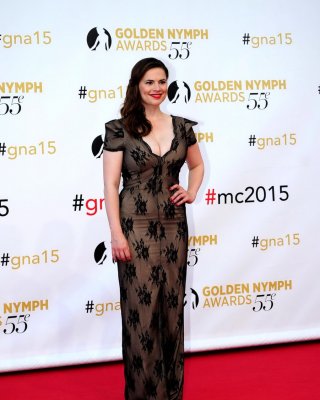 Hayley atwell vollbusig zeigt riesiges Dekolleté in Monaco
 #75160839
