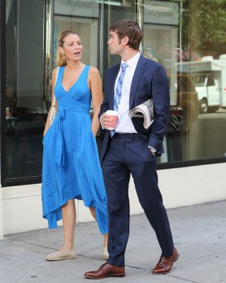 Blake Lively Showing Big Cleavage Wearing Blue Maxi Dress At The Set Of Gossip G