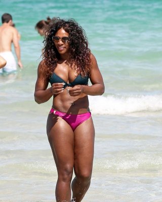 Serena Williams Exposing Sexy Body And Hot Ass In Bikini On Beach