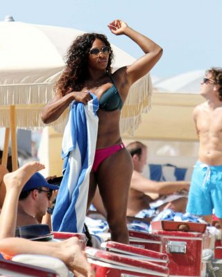 Serena Williams Exposing Sexy Body And Hot Ass In Bikini On Beach