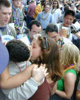 Heißes Flashen und lesbische Action von betrunkenen Mardigras-Babes
 #77132956