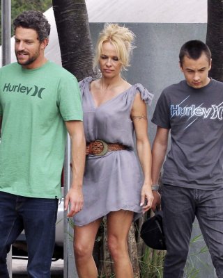 Pamela Anderson Leggy  Showing Pokies In Sao Paulo