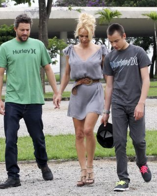 Pamela Anderson Leggy  Showing Pokies In Sao Paulo