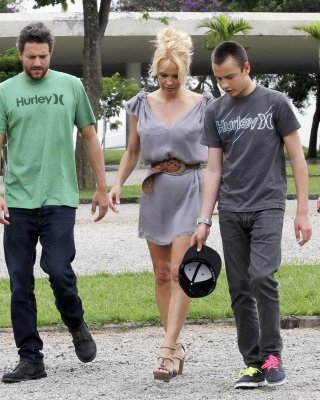 Pamela Anderson Leggy  Showing Pokies In Sao Paulo