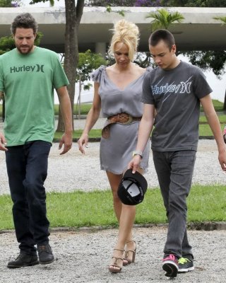 Pamela Anderson Leggy  Showing Pokies In Sao Paulo