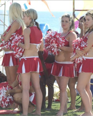 Wilde verrückte Bikini-Strandspiele
 #72320907