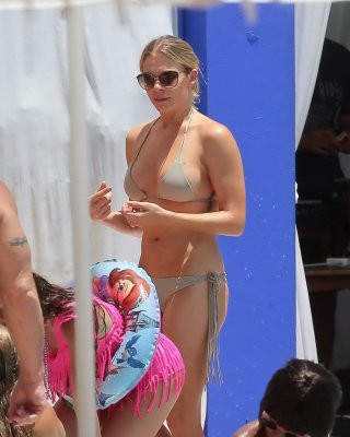 LeAnn Rimes Shows Sideboob And Ass In Tiny Gray Bikini Poolside In Miami