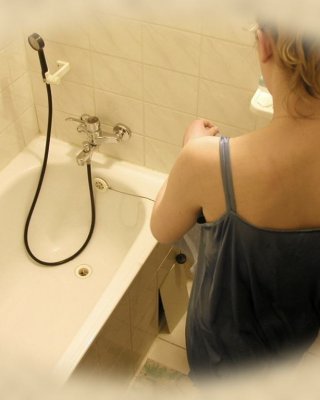 Unsuspecting Babe Filmed With Hidden Camera In The Shower