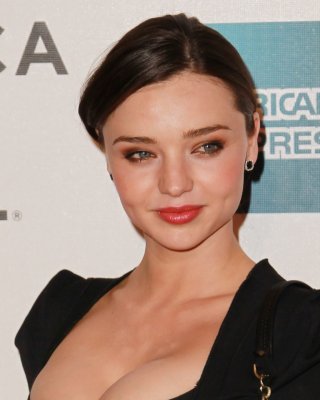 Miranda kerr vollbusig im schwarzen tief ausgeschnittenen Kleid bei der 'the good doctor' Premiere
 #75307069