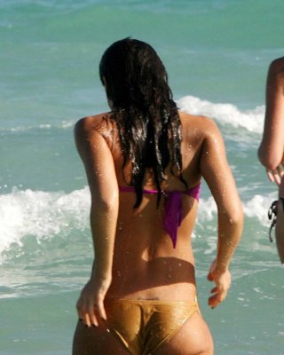 Jessica Alba Exposing Her Fucking Sexybody And Hot Ass In Bikini On Beach