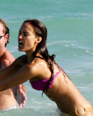 Jessica Alba Exposing Her Fucking Sexybody And Hot Ass In Bikini On Beach