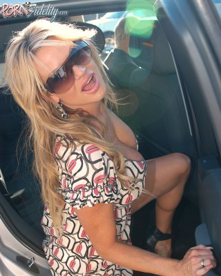 Kelly und audry bitoni bekommen ihre Muschis so hart gefickt
 #73046397