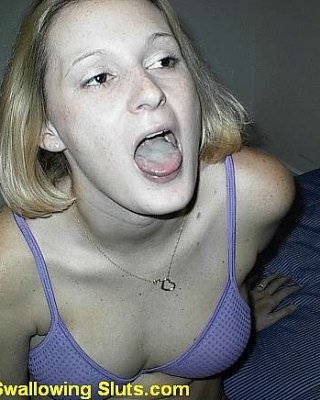 Dreckiges blondes Teen in Tanga-Höschen saugt Schwanz in einem Hotelzimmer
 #76123869