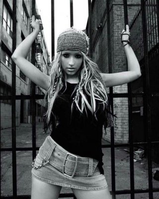 Die hübsche Sängerin Christina Aguilera zeigt ihren perfekten Arsch
 #75441015