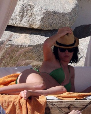 Katy Perry Showing Her Nice And Sexy Ass In Green Bikini On Beach