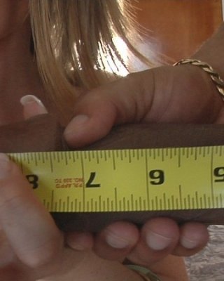 ペニスを持った黒人が小柄なホットティーとそれを共有する
 #73416873