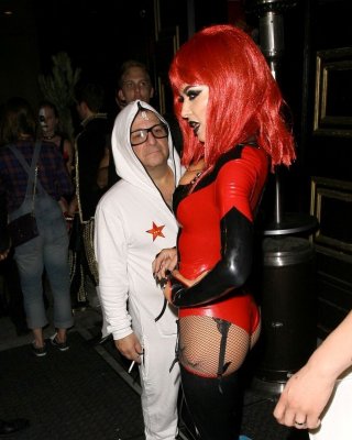 Carmen electra con un disfraz de latex para una fiesta de halloween en bootsy be
 #74621719