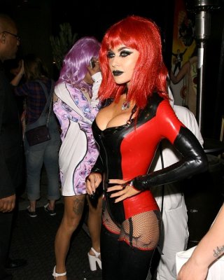 Carmen electra con un disfraz de latex para una fiesta de halloween en bootsy be
 #74621746
