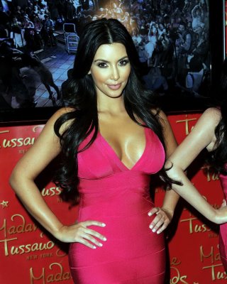 Kim Kardashian Busty In Tight Pink Dress Posing With Her Wax Dummy At Madame Tus