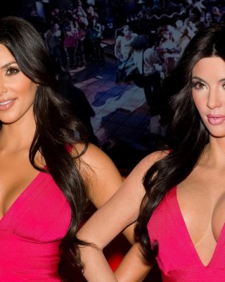 Kim Kardashian Busty In Tight Pink Dress Posing With Her Wax Dummy At Madame Tus