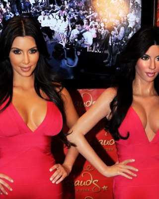 Kim Kardashian Busty In Tight Pink Dress Posing With Her Wax Dummy At Madame Tus