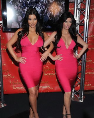 Kim Kardashian Busty In Tight Pink Dress Posing With Her Wax Dummy At Madame Tus