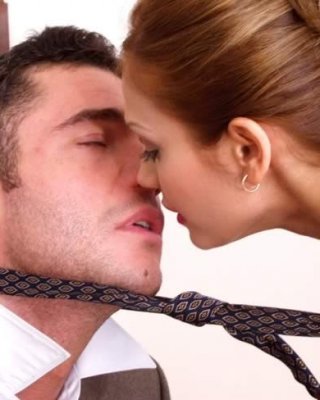 Geiles Babe lutscht den Schwanz ihres Chefs
 #75106186
