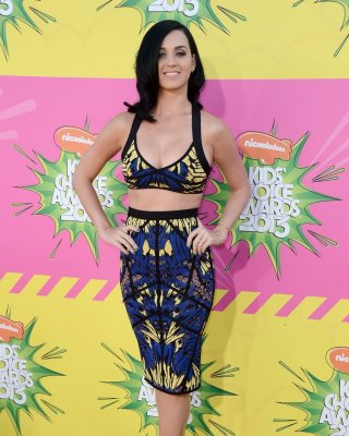 Katy Perry Wearing Tiny Belly Top And Short Skirt At 26th Annual Ki's Choice Awa