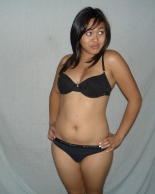 Asiatische coed geht voll nackt in Couch zeigt squeezable Titten
 #69888577