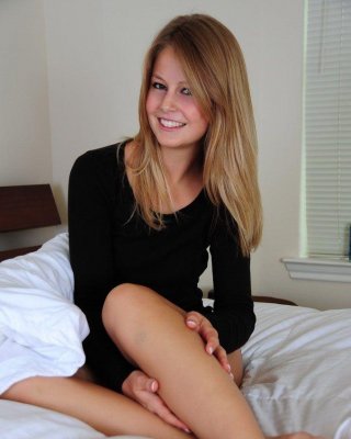 Bilder von Teenager-Mädchen aston richards strippen für Sie im Bett
 #53348580