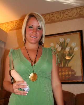 Bilder von jayda brook dehnt ihre Muschi mit einem riesigen Vibrator
 #55167227