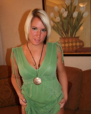 Bilder von jayda brook dehnt ihre Muschi mit einem riesigen Vibrator
 #55167301