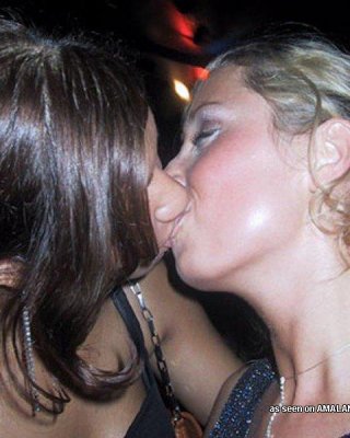 Amature Lesbian Porn Kissing - Pictures of sizzling hot amateur lesbian girlfriends kissing in public Porn  Pictures, XXX Photos, Sex Images #3633341 - PICTOA