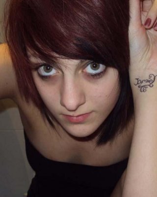 Bildkompilation von Amateur tätowierte emo Freundinnen zeigen ihre nackten Körper
 #60639388