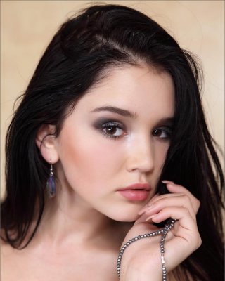 Mpl studios presents malena f in "four walls"
 #59186409