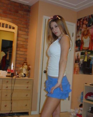 Blonde Angel-faced Amateur Girlfriend Posing In Sexy Self-pics